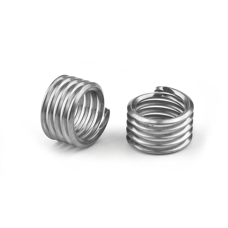 Безглуздяча дріт вставлена кріпленням